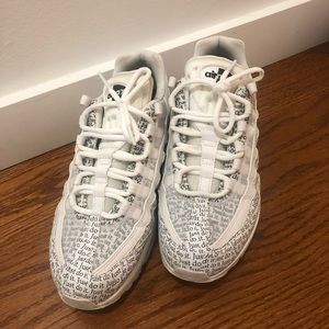 Nike Air Max Men’s Classic Logo Sneaker